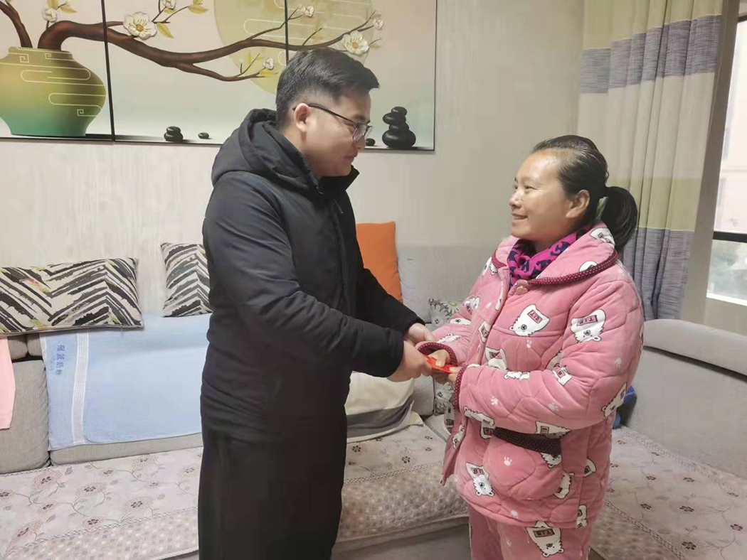 新濤司慰問患病員工