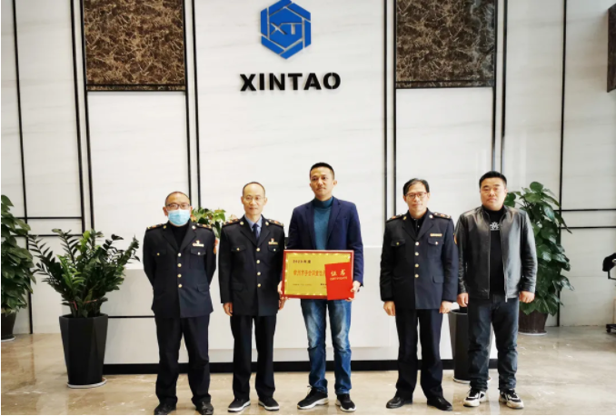 新濤2020年贛州市守合同重信用公示單位合影