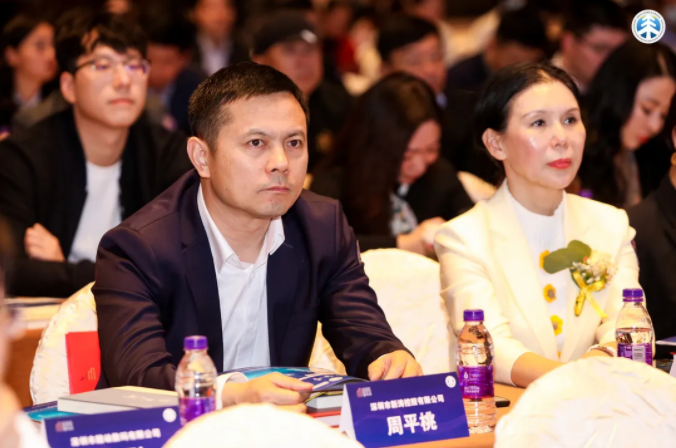 新濤董事長周平桃.png